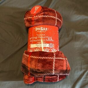 Festive soft flannel throw 50x60inch new with tags